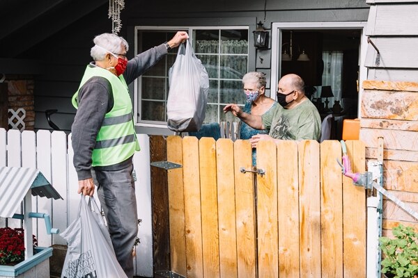 MOWP Volunteer Delivering Meals